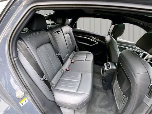 Used 2024 Audi Q8 e-tron Premium Plus w/ Premium Plus Package AWD/4WD image 25