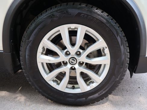 Used 2017 Nissan Rogue SV w/ SV Premium Package AWD/4WD image 44