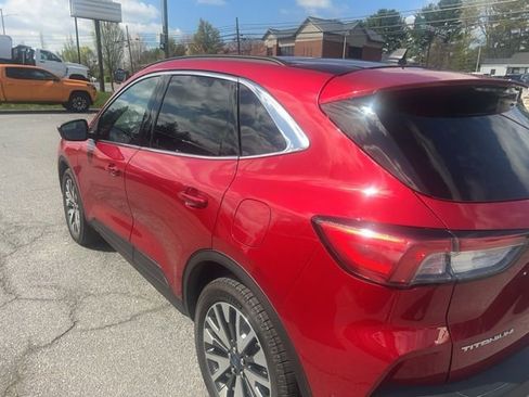 Used 2020 Ford Escape Titanium w/ Titanium Premium Package 2.0 image 4