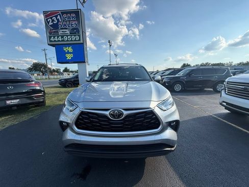 Used 2021 Toyota Highlander XLE FWD image 10