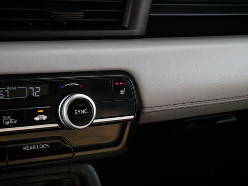 Used 2023 Honda Pilot EX-L image 31