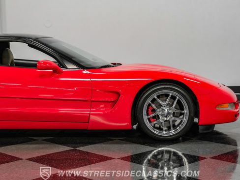 Used 1998 Chevrolet Corvette Coupe w/ Roof Pkg RWD image 30