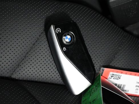 Used 2025 BMW 740i image 33