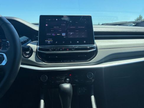 Used 2025 Jeep Compass Limited AWD/4WD image 17