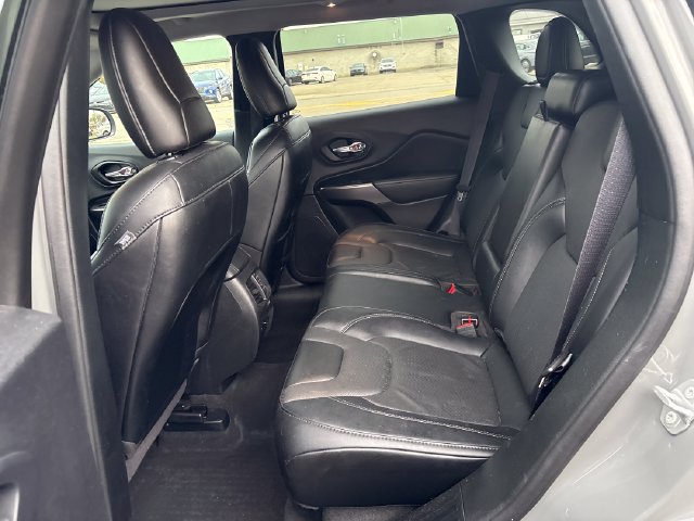 Used 2022 Jeep Cherokee Limited w/ Mopar Interior Package AWD/4WD image 9