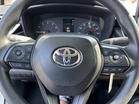 Used 2025 Toyota Corolla LE FWD image 14