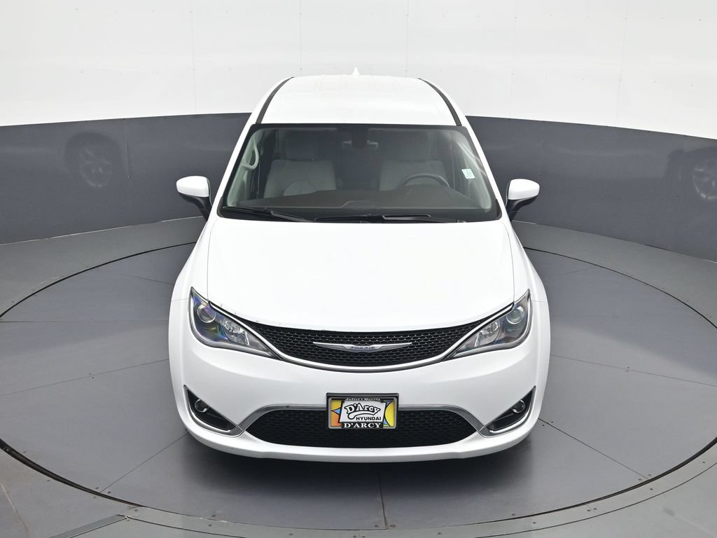 Used 2017 Chrysler Pacifica Touring Plus w/ Tire & Wheel Group FWD image 16