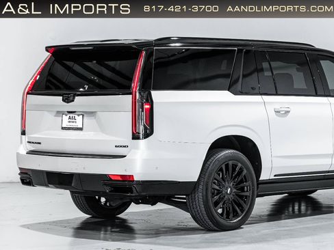 Used 2024 Cadillac Escalade ESV Premium Luxury w/ Performance Package AWD/4WD image 34