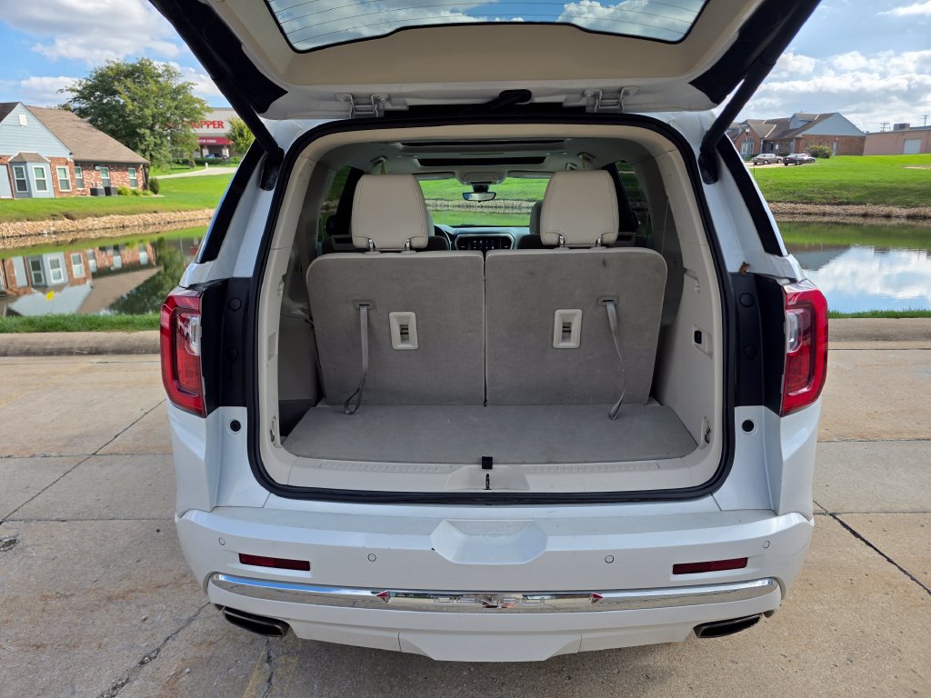 Used 2021 GMC Acadia Denali w/ Denali Ultimate Package AWD/4WD image 17