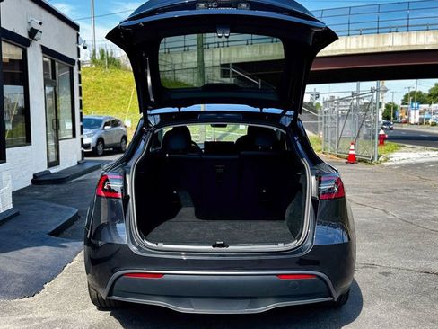 Used 2024 Tesla Model Y Long Range RWD image 91