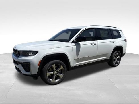 New 2026 Jeep Grand Cherokee L Limited w/ Trailer Tow Package AWD/4WD image 9