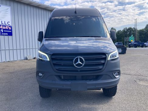 Used 2024 Mercedes-Benz Sprinter 2500 image 9