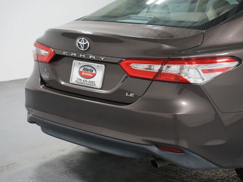 Used 2018 Toyota Camry LE image 9