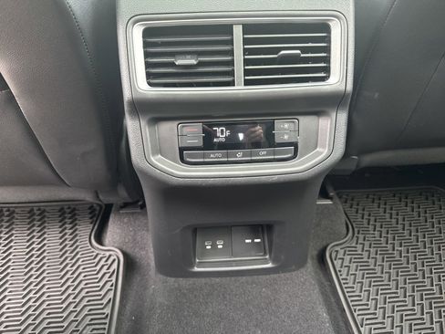 Used 2024 Volkswagen Atlas SE FWD image 28
