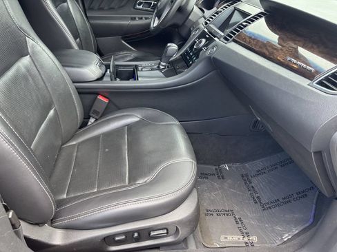 Used 2019 Ford Taurus Limited AWD/4WD image 29