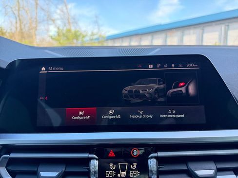 Used 2021 BMW M4 Competition w/ Executive Package RWD image 32