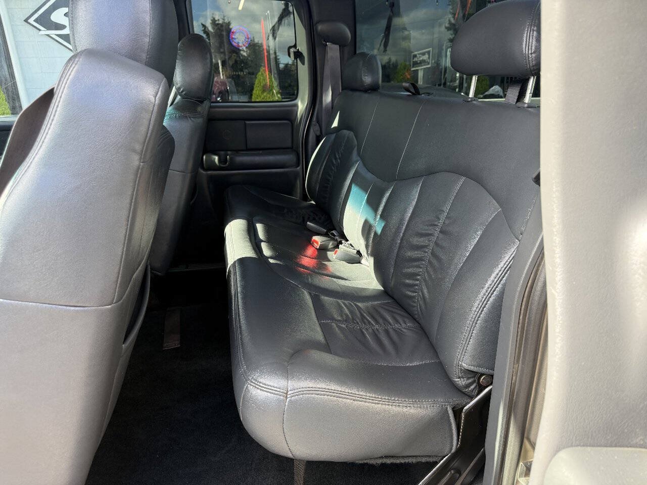 Used 2001 Chevrolet Silverado 2500 LS w/ Firm Ride Suspension Pkg AWD/4WD image 13