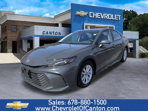 Used 2025 Toyota Camry LE image 1