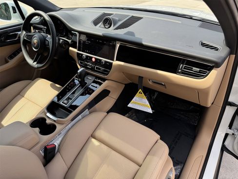 New 2026 Porsche Macan image 29