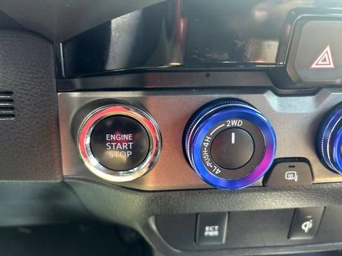 Used 2017 Toyota Tacoma TRD Off-Road w/ Tow Package (A/T) AWD/4WD image 14