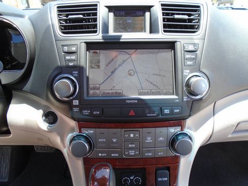 Used 2012 Toyota Highlander Limited w/ Tow Pkg FWD image 16