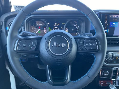 Used 2024 Jeep Wrangler Unlimited Rubicon 4xe AWD/4WD image 33