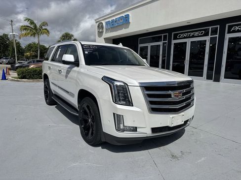 Used 2018 Cadillac Escalade Luxury AWD/4WD image 7