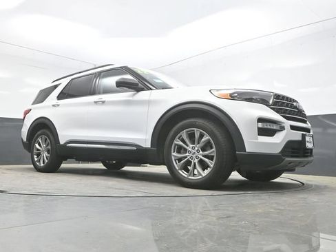 Used 2022 Ford Explorer XLT w/ Equipment Group 202A AWD/4WD image 25