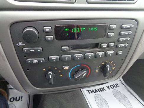 Used 2004 Ford Taurus LX image 28