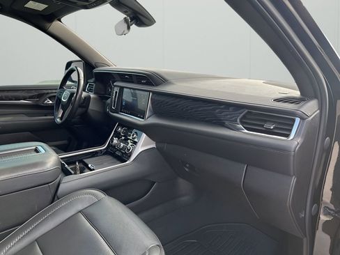 Used 2021 GMC Yukon Denali w/ Denali Premium Package image 14