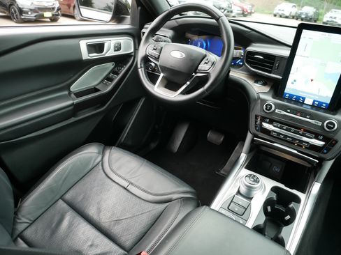 Used 2020 Ford Explorer Platinum w/ Premium Technology Package AWD/4WD image 9