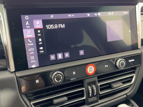 Certified 2026 Porsche Macan AWD/4WD image 23