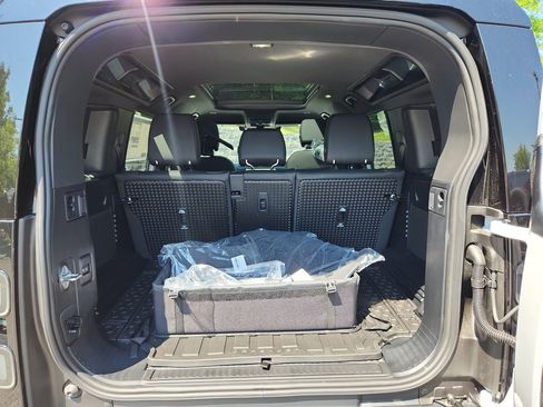 New 2026 Land Rover Defender 110 S AWD/4WD image 13