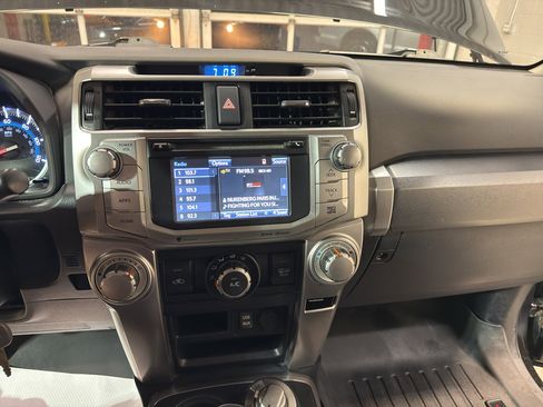 Used 2018 Toyota 4Runner SR5 Premium image 19