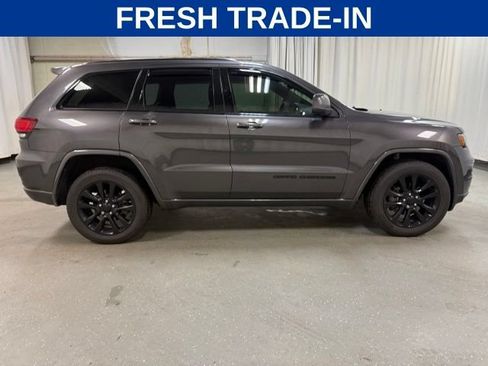 Used 2019 Jeep Grand Cherokee Altitude AWD/4WD image 3