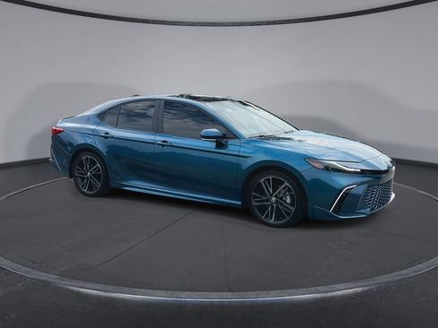 Used 2025 Toyota Camry XSE FWD image 2