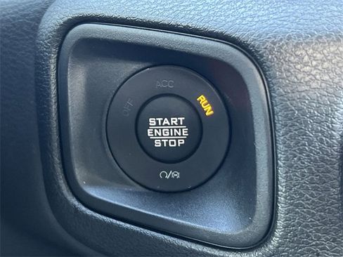 Used 2025 Jeep Gladiator Sport image 17