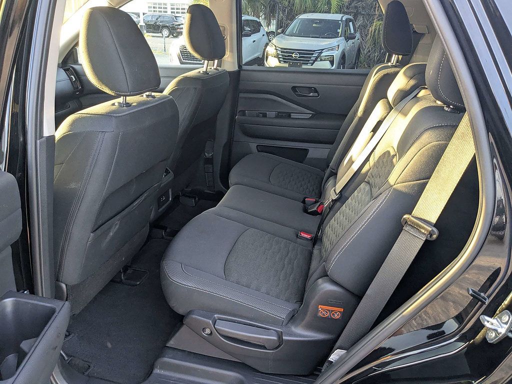 Certified 2025 Nissan Pathfinder SV FWD image 15