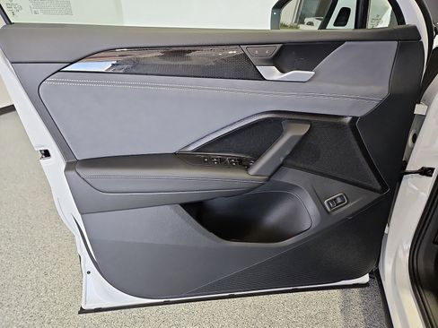 New 2026 Volkswagen Tiguan SE FWD image 16