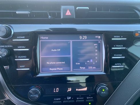 Used 2020 Toyota Camry SE FWD image 21