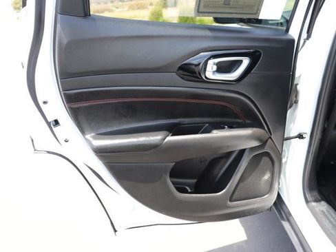 Used 2025 Jeep Compass Trailhawk AWD/4WD image 15