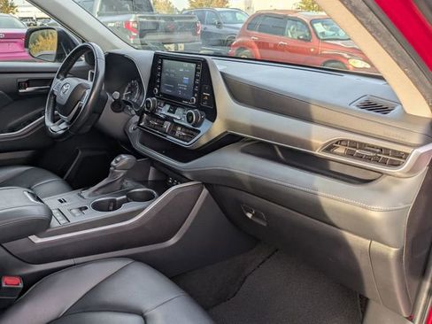 Used 2022 Toyota Highlander XLE image 35