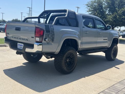 Used 2019 Toyota Tacoma SR5 AWD/4WD image 9