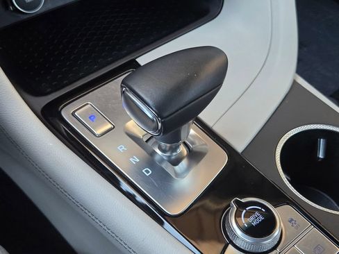 Used 2025 Genesis G70 2.5T AWD/4WD image 19