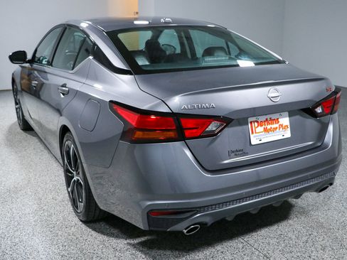 Used 2024 Nissan Altima 2.5 SR FWD image 9