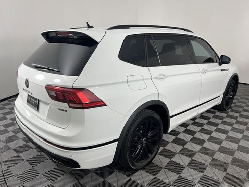 Used 2022 Volkswagen Tiguan SE R-Line AWD/4WD image 12