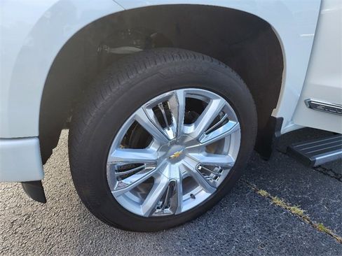 Used 2024 Chevrolet Silverado 1500 High Country w/ Technology Package image 17