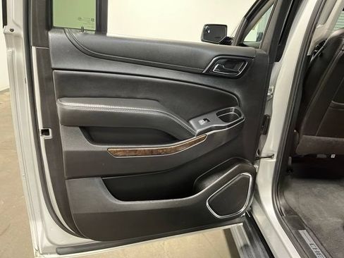Used 2020 Chevrolet Suburban LT RWD image 19