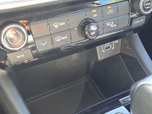 Used 2022 Jeep Compass Latitude image 26