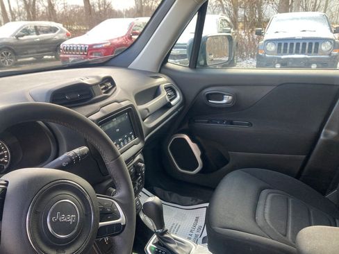 Used 2018 Jeep Renegade Latitude image 16